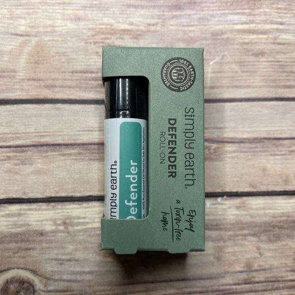 Simply Earth Defender Essential Oil Blend Roll On - Picture 3 of 5